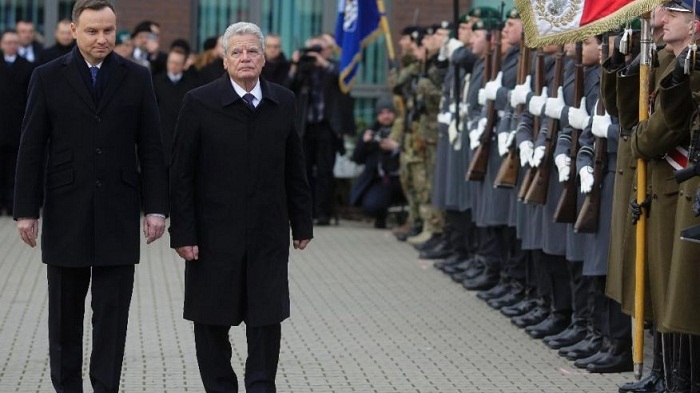 Polish, German presidents visit NATO command center 